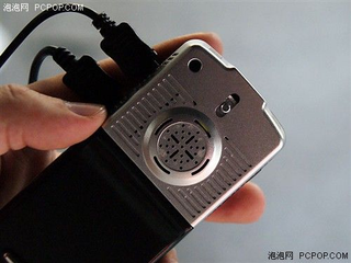 Illustration for article titled World's First Cellphone with Pico-Projector Being Produced in China